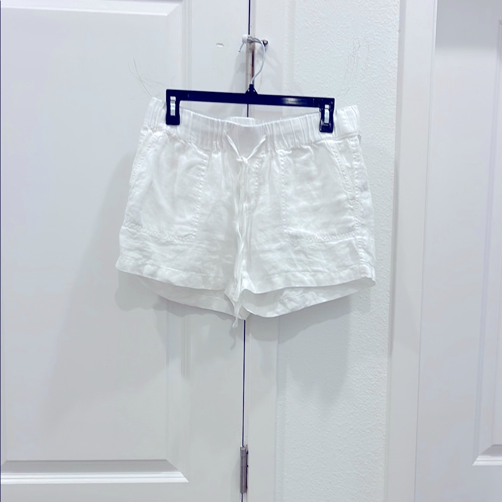 Caslon White Cargo Shorts with Relaxed Fit and Lightweight Fabric